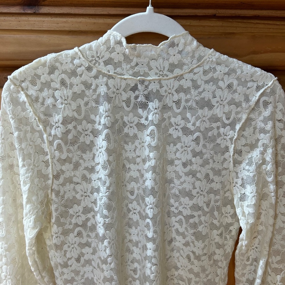 NWT Hem and Thread Top Long Sleeve Cream Lace Mock Collar Women's Size Small‎ - Picture 8 of 8